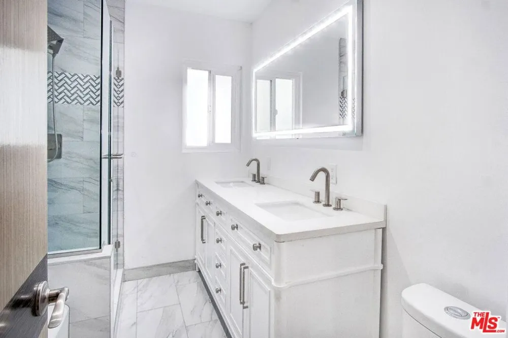 722 Lincoln Boulevard #3 Santa Monica, CA 90402