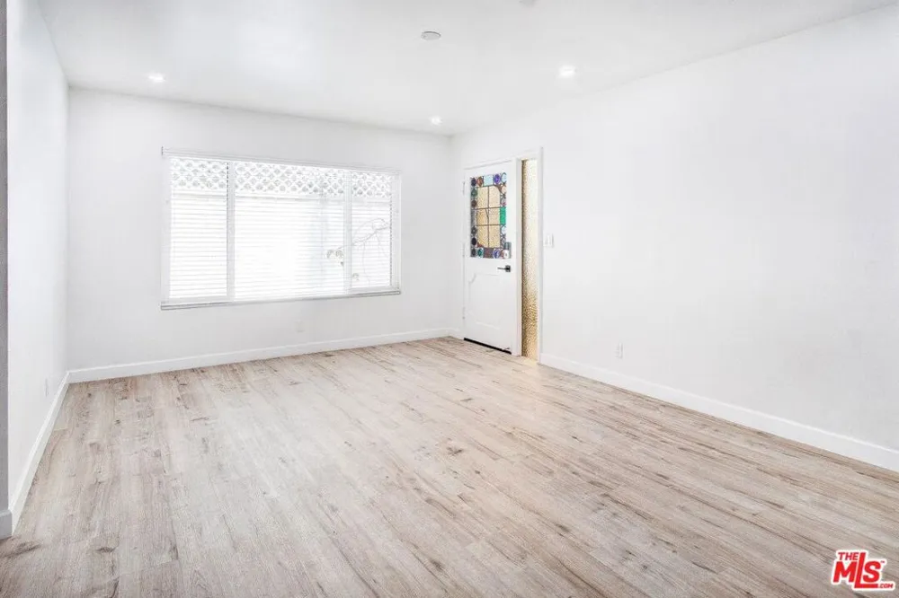 722 Lincoln Boulevard #3 Santa Monica, CA 90402