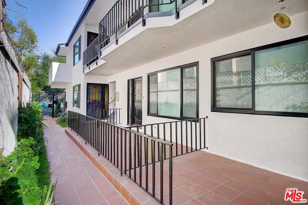 722 Lincoln Boulevard #3 Santa Monica, CA 90402