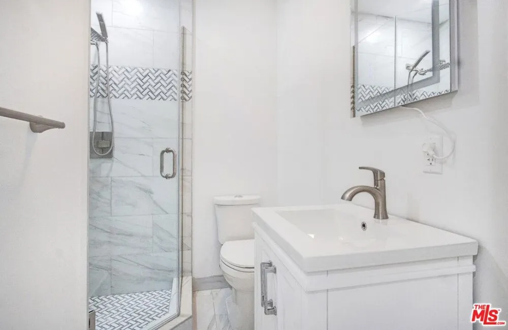 722 Lincoln Boulevard #3 Santa Monica, CA 90402
