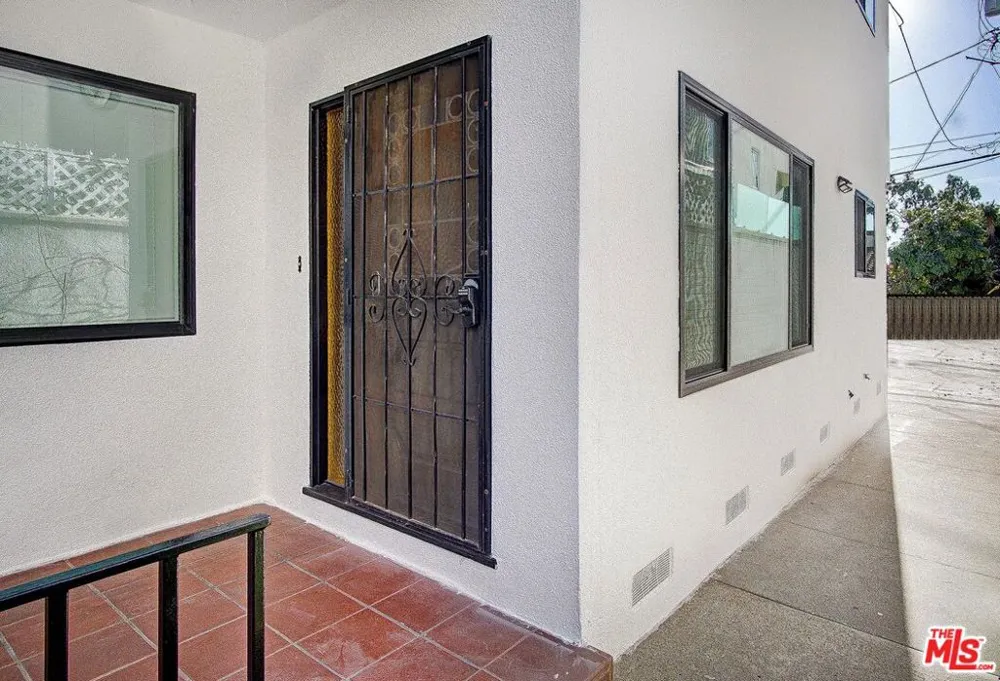 722 Lincoln Boulevard #3 Santa Monica, CA 90402