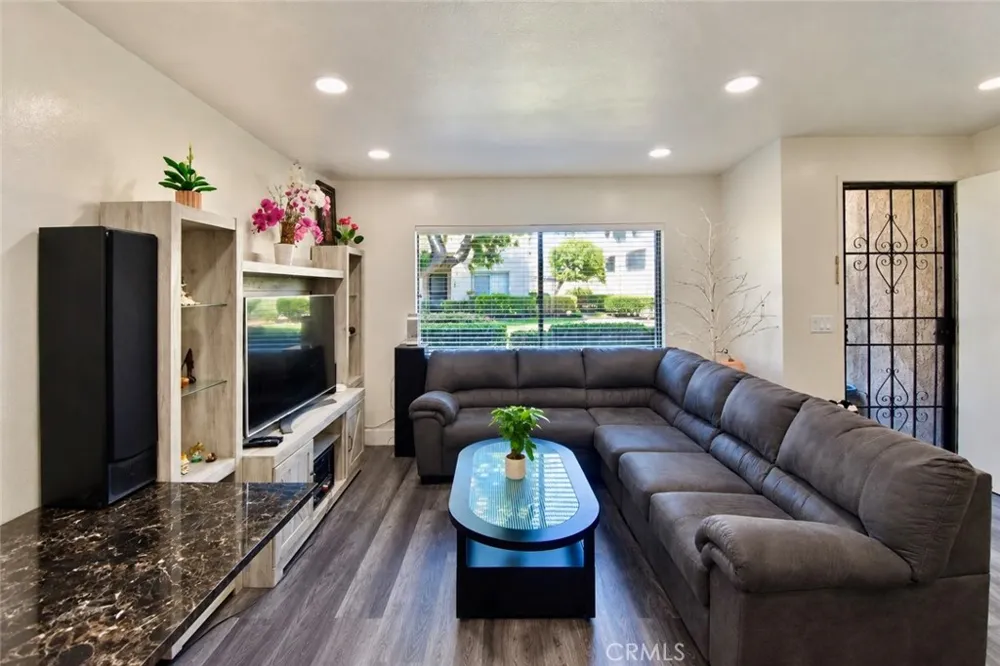13934 Magnolia Garden Grove, CA 92844