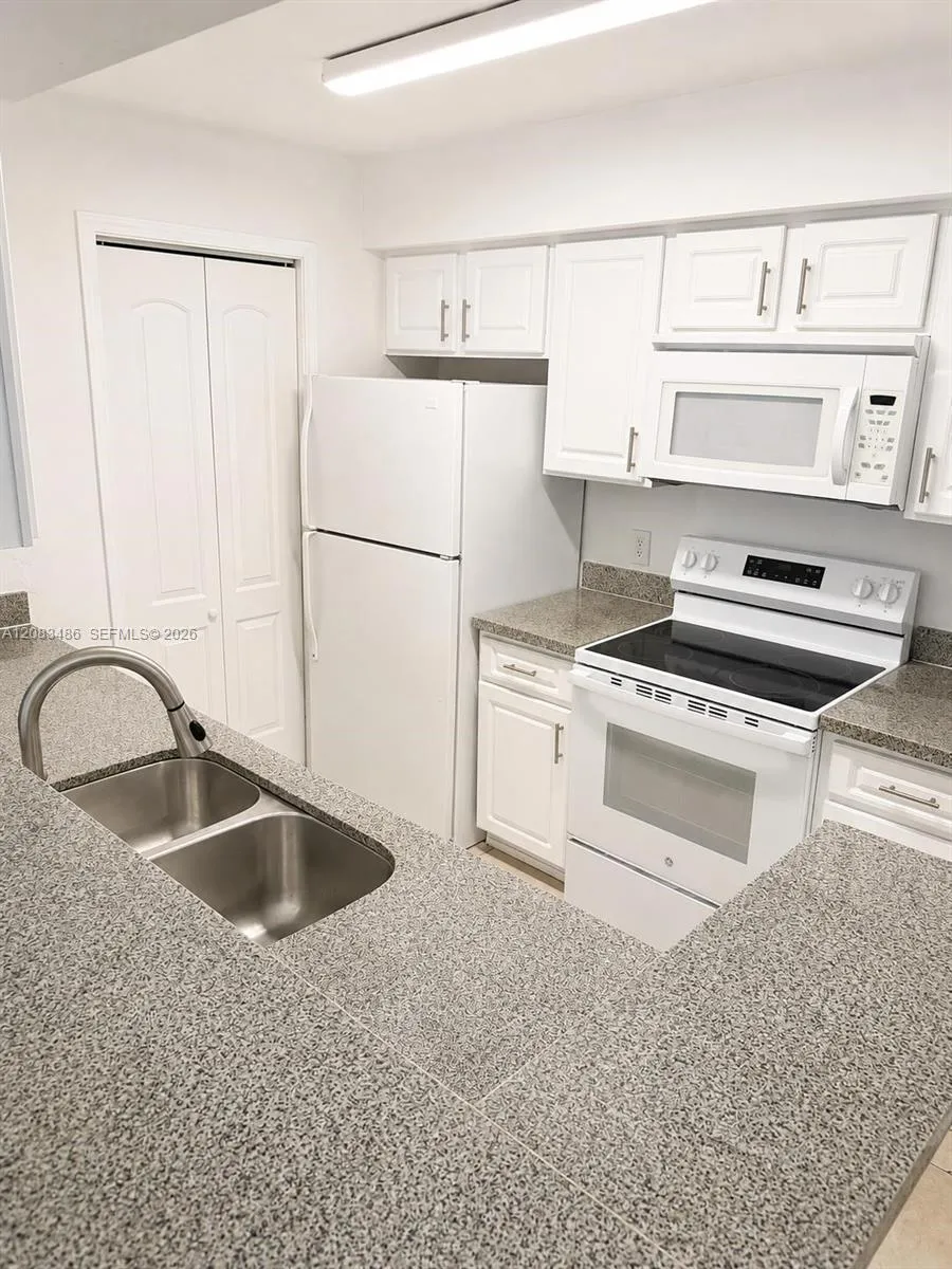 2642 NW 33rd St #1904 Oakland Park, FL 33309
