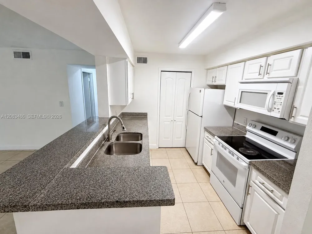 2642 NW 33rd St #1904 Oakland Park, FL 33309