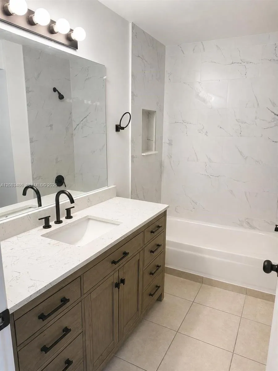 2642 NW 33rd St #1904 Oakland Park, FL 33309
