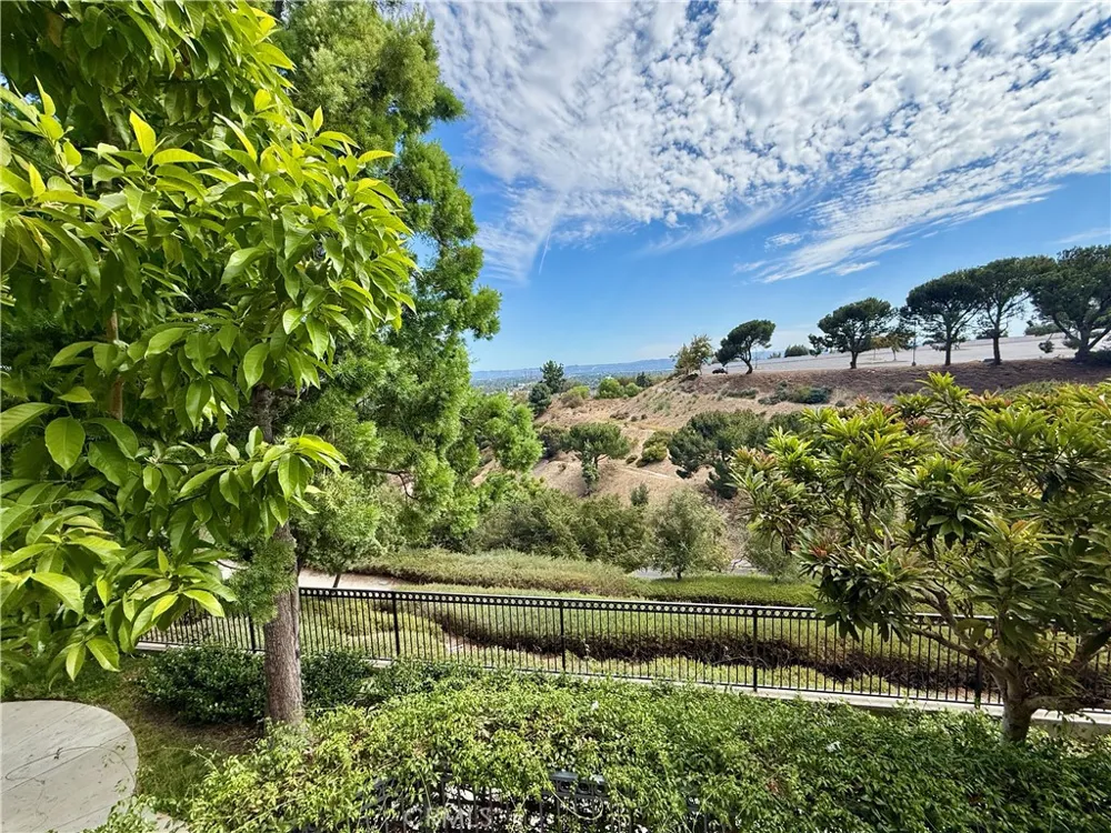 15605 Odyssey #14 Granada Hills, CA 91344