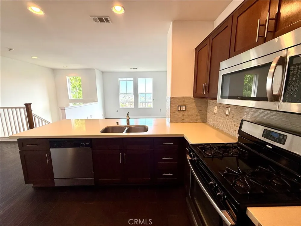 15605 Odyssey #14 Granada Hills, CA 91344