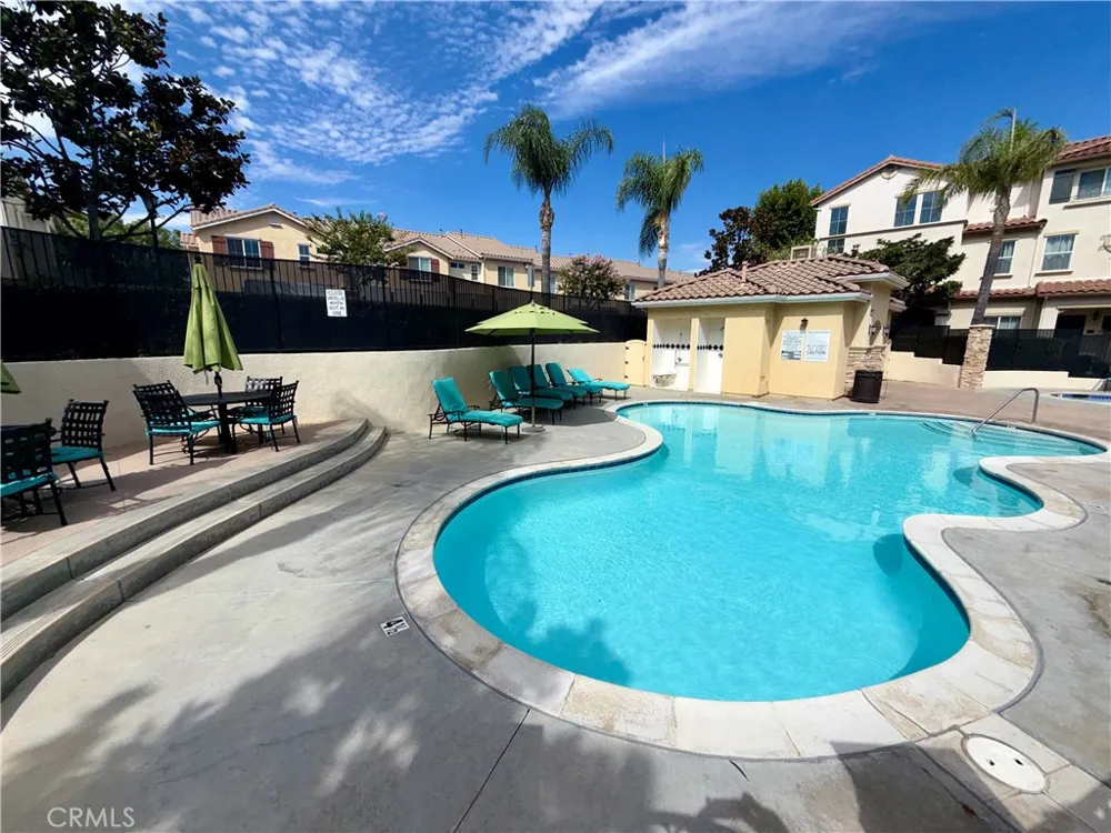 15605 Odyssey #14 Granada Hills, CA 91344