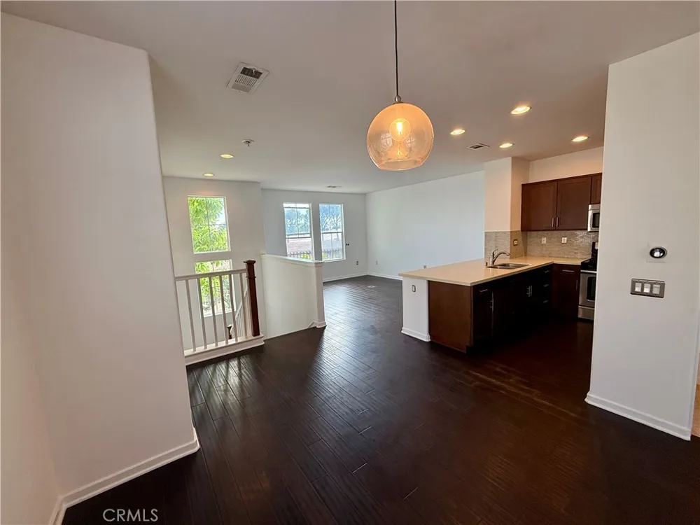 15605 Odyssey #14 Granada Hills, CA 91344