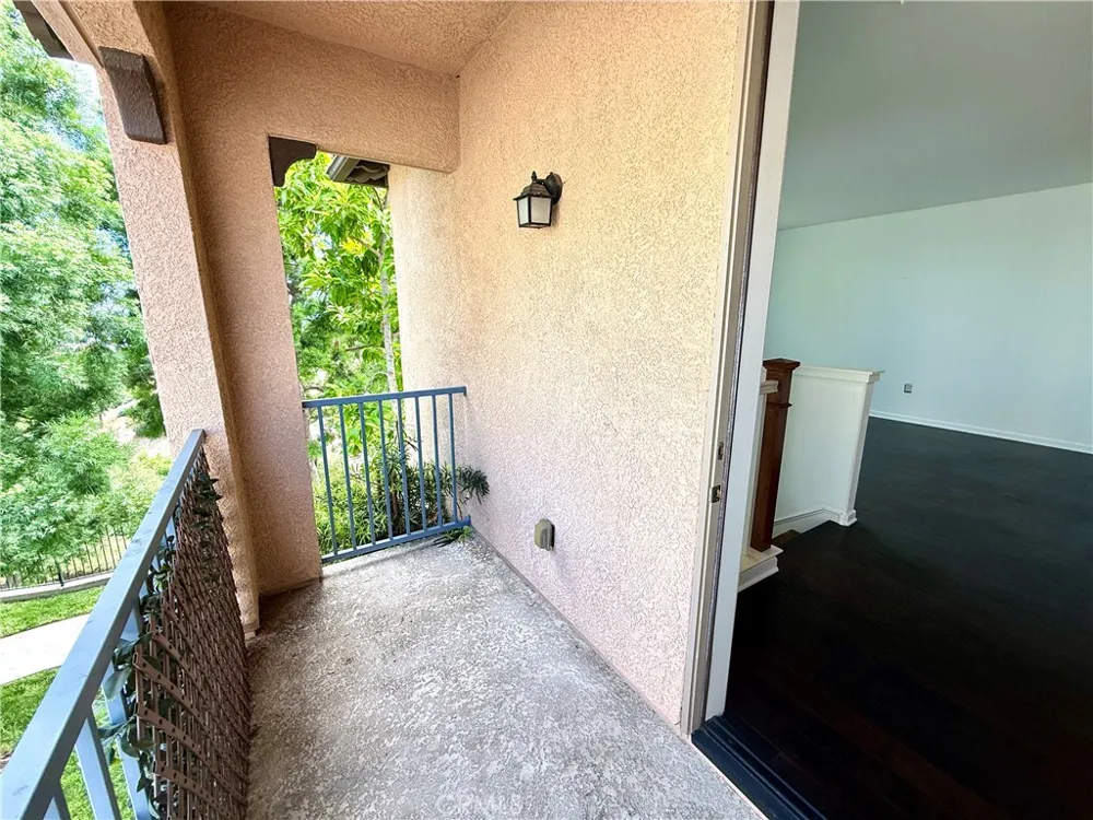 15605 Odyssey #14 Granada Hills, CA 91344