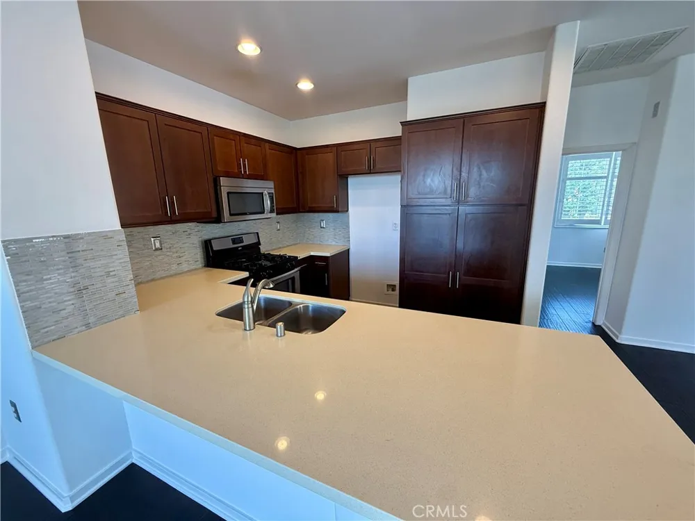 15605 Odyssey #14 Granada Hills, CA 91344
