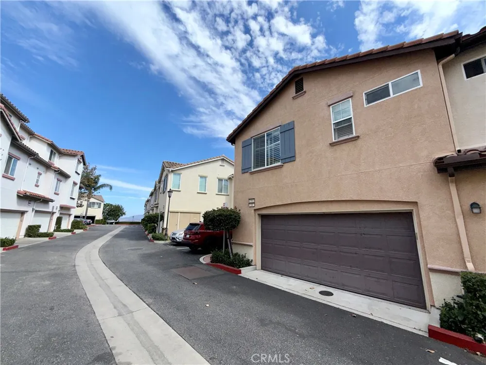 15605 Odyssey #14 Granada Hills, CA 91344