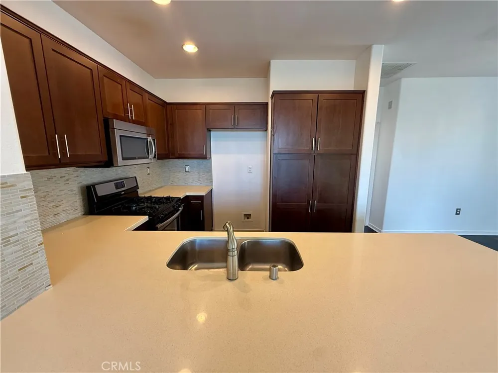 15605 Odyssey #14 Granada Hills, CA 91344