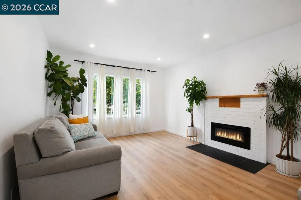 1637 100th Ave Oakland, CA 94603