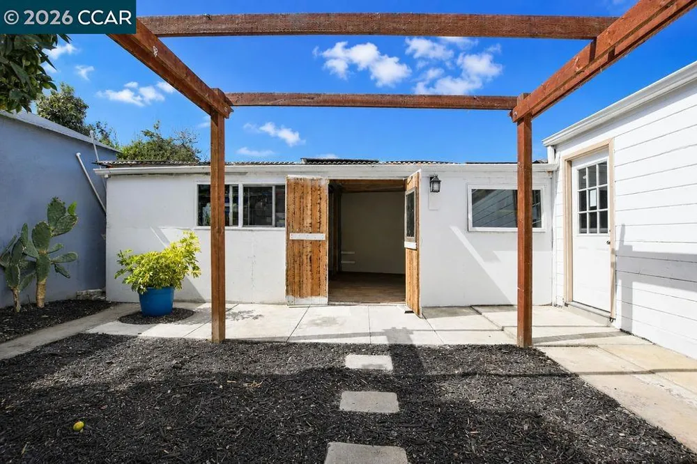 1637 100th Ave Oakland, CA 94603