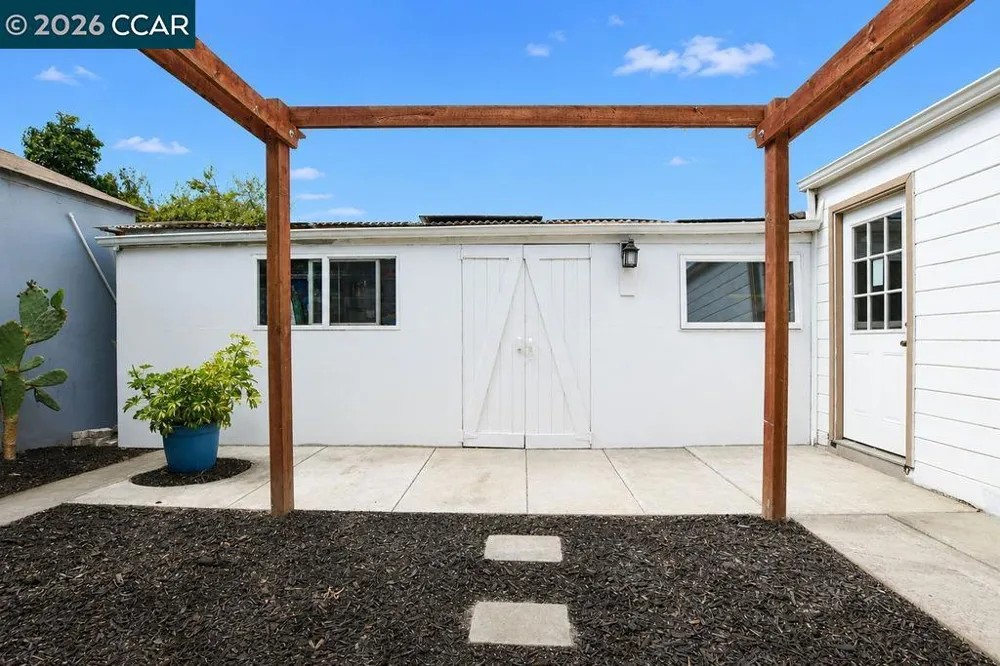 1637 100th Ave Oakland, CA 94603