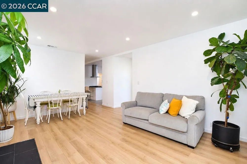 1637 100th Ave Oakland, CA 94603