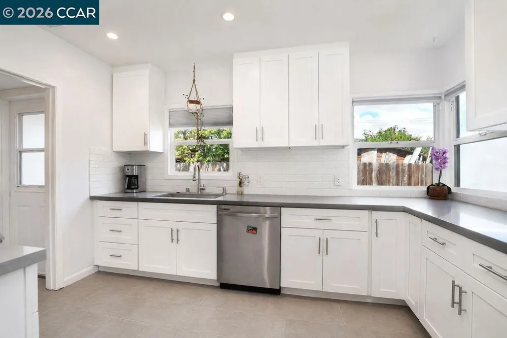 1637 100th Ave Oakland, CA 94603