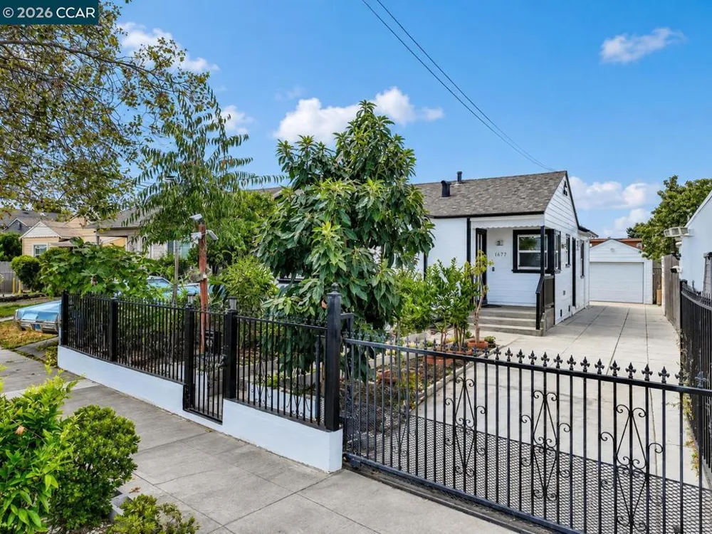 1637 100th Ave Oakland, CA 94603