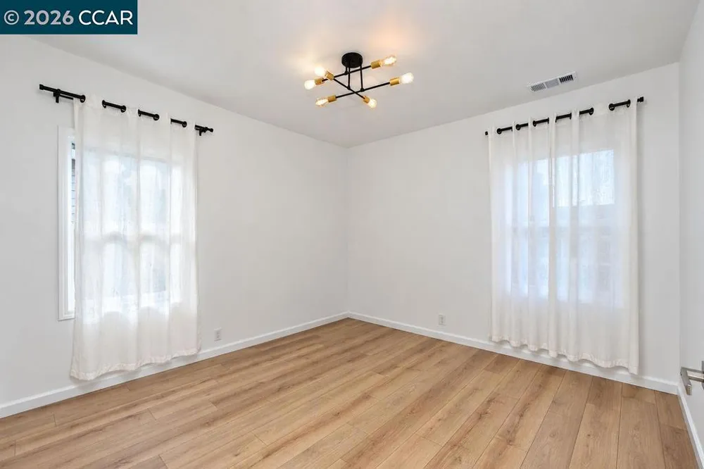 1637 100th Ave Oakland, CA 94603