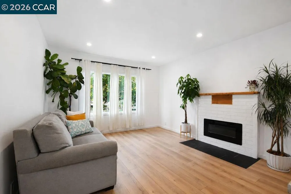 1637 100th Ave Oakland, CA 94603