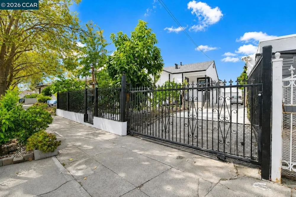 1637 100th Ave Oakland, CA 94603