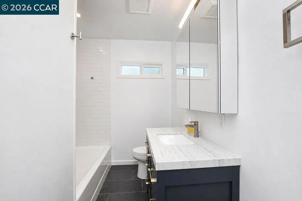 1637 100th Ave Oakland, CA 94603
