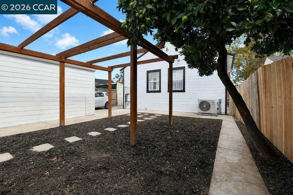 1637 100th Ave Oakland, CA 94603