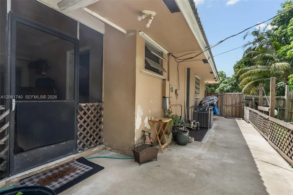 6105 SW 55th Ct Davie, FL 33314