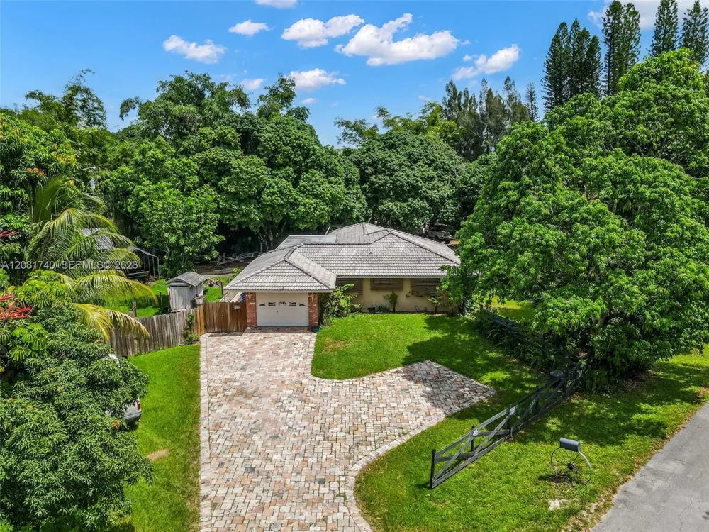 6105 SW 55th Ct Davie, FL 33314