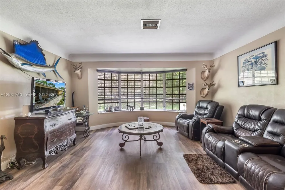 6105 SW 55th Ct Davie, FL 33314