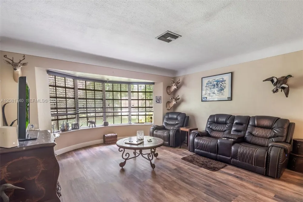 6105 SW 55th Ct Davie, FL 33314