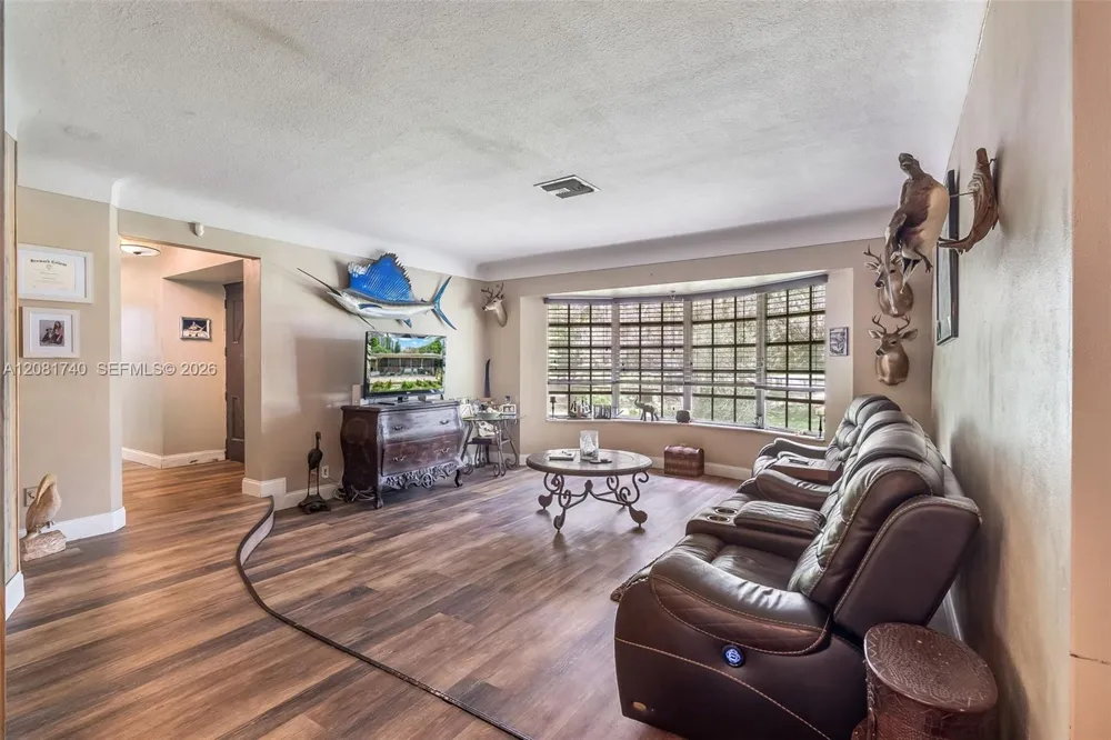 6105 SW 55th Ct Davie, FL 33314