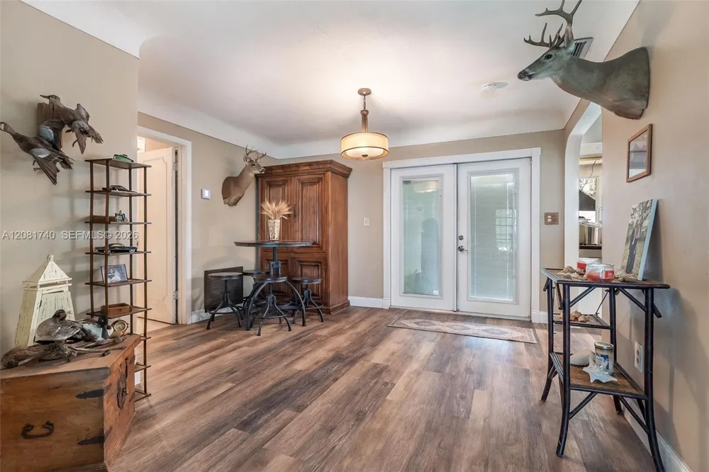 6105 SW 55th Ct Davie, FL 33314