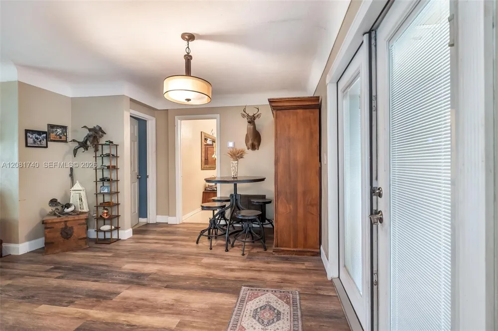 6105 SW 55th Ct Davie, FL 33314