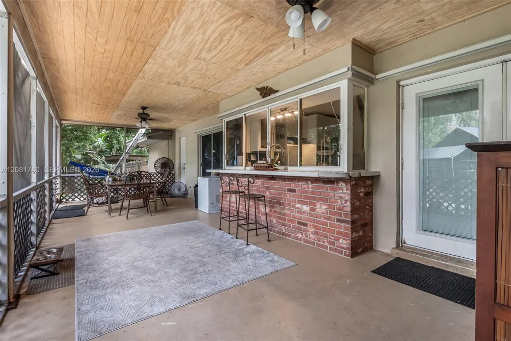 6105 SW 55th Ct Davie, FL 33314
