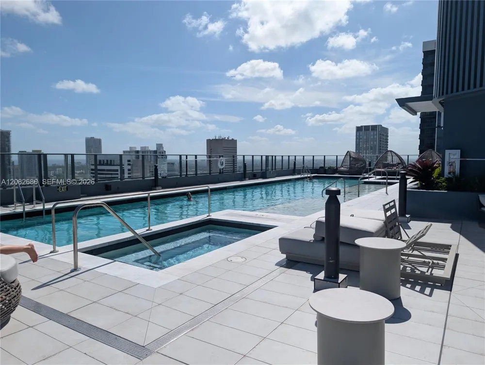 121 NE 5th St #1209 Miami, FL 33132