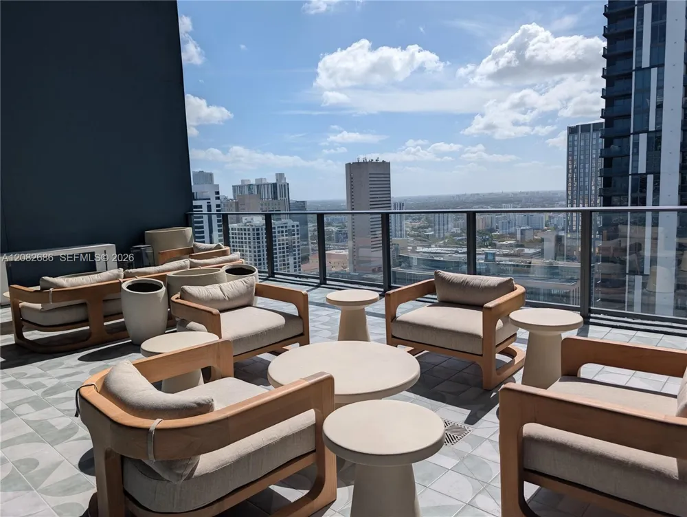121 NE 5th St #1209 Miami, FL 33132