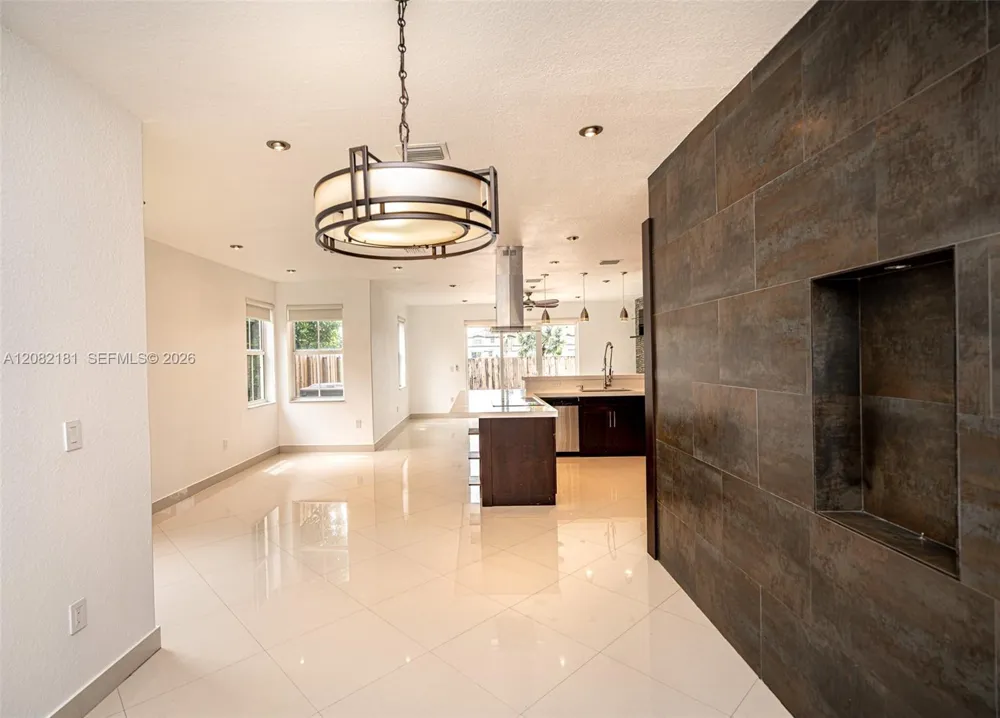 7670 NW 113th Path Doral, FL 33178