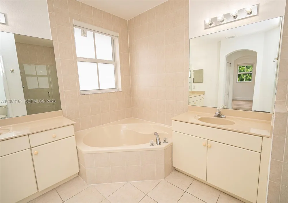 7670 NW 113th Path Doral, FL 33178