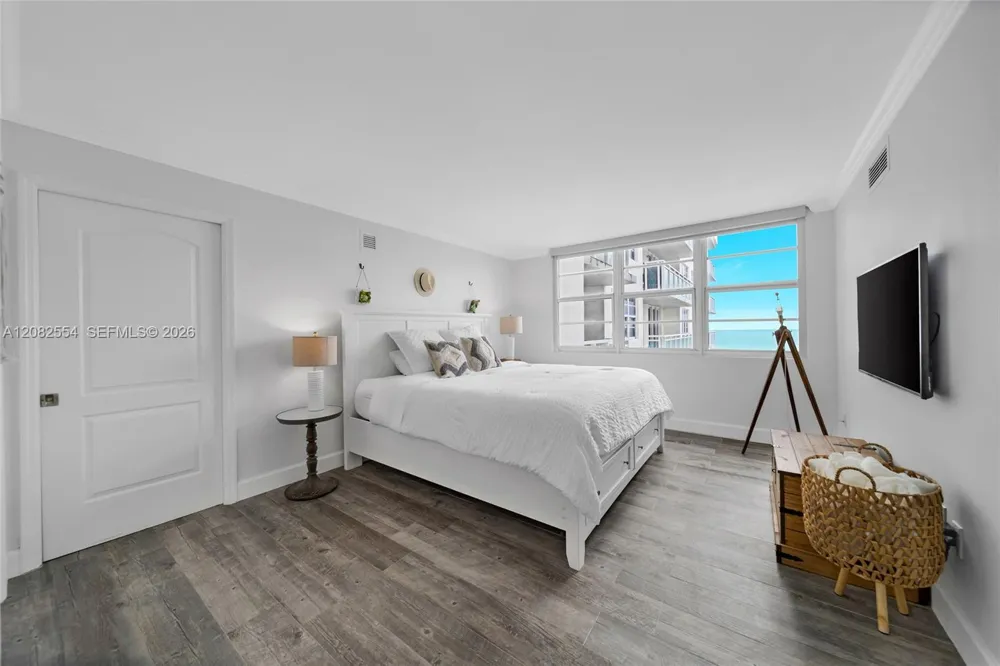 6917 Collins Ave #1409 Miami Beach, FL 33141