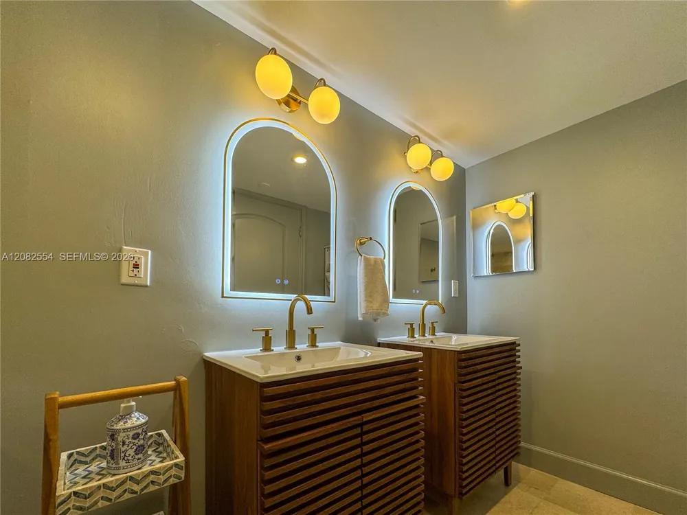 6917 Collins Ave #1409 Miami Beach, FL 33141