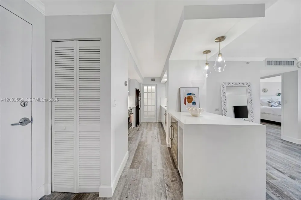6917 Collins Ave #1409 Miami Beach, FL 33141
