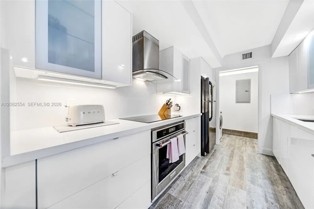 6917 Collins Ave #1409 Miami Beach, FL 33141