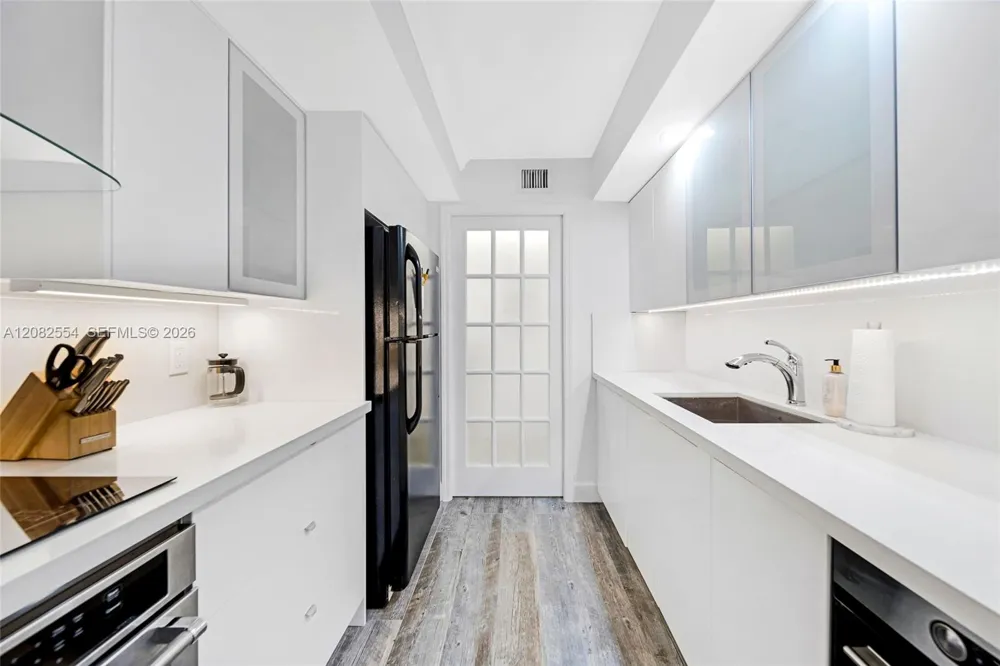 6917 Collins Ave #1409 Miami Beach, FL 33141