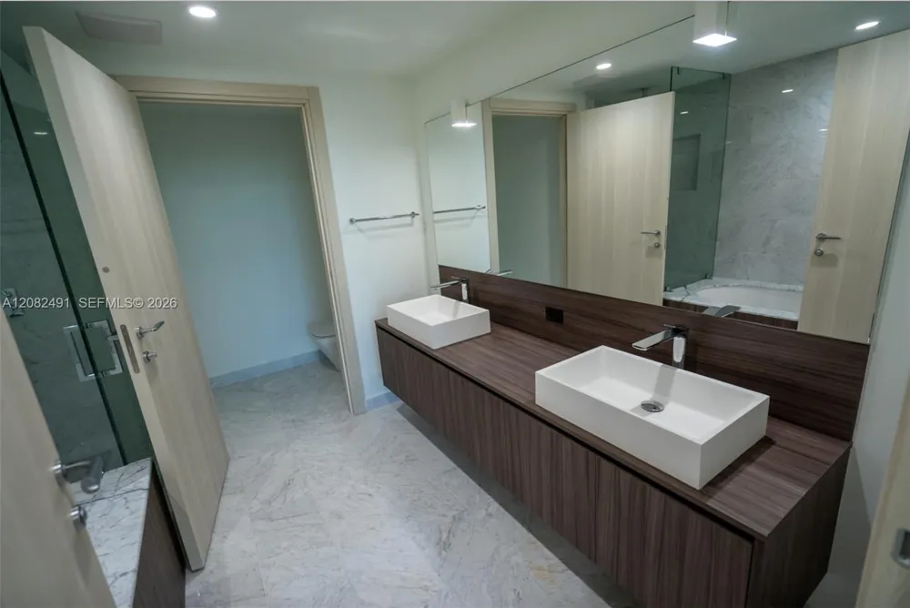 1000 Brickell Plaza #2406 Miami, FL 33131