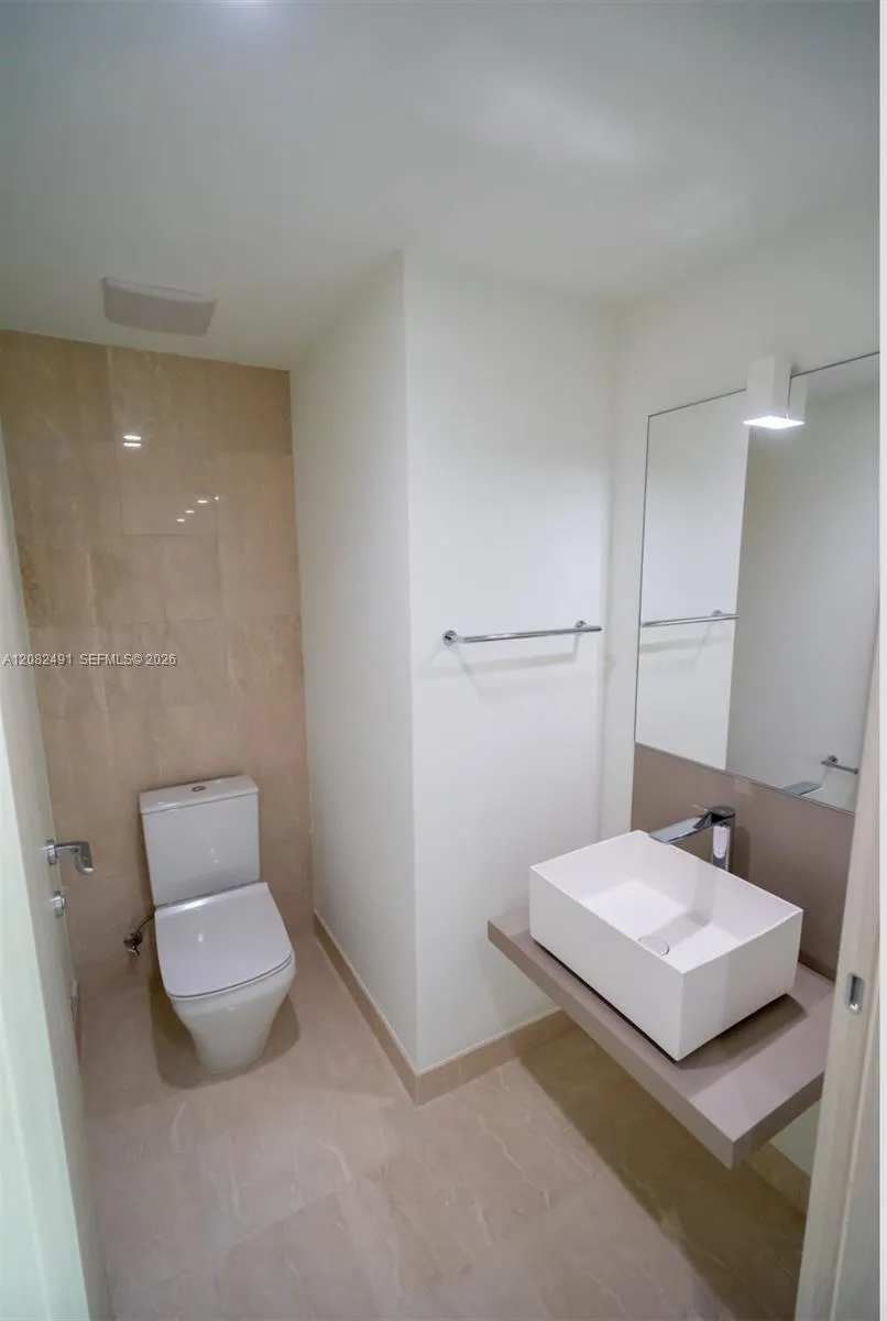 1000 Brickell Plaza #2406 Miami, FL 33131