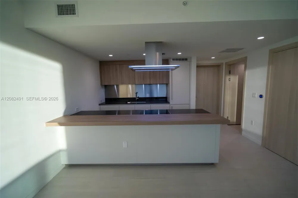 1000 Brickell Plaza #2406 Miami, FL 33131