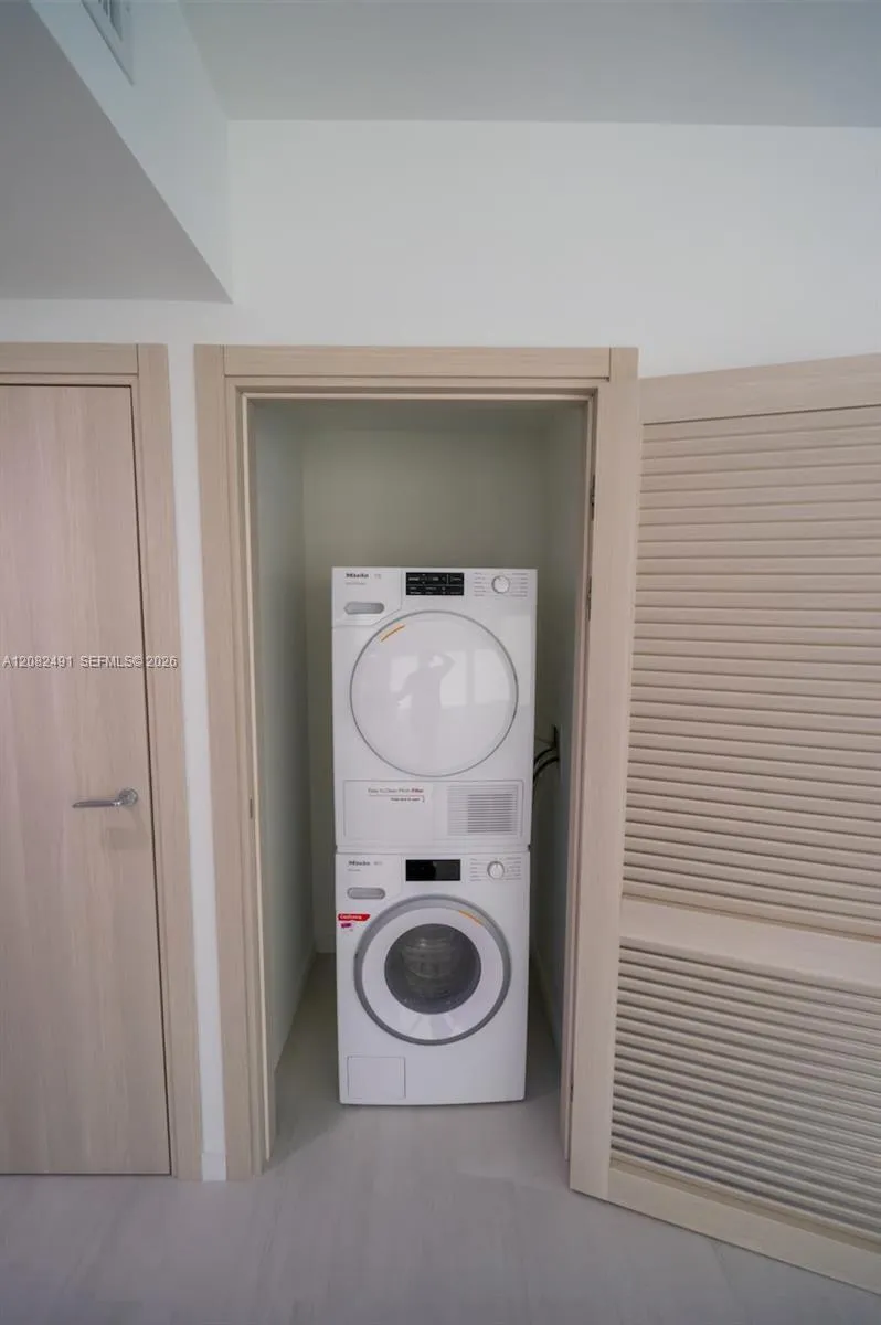 1000 Brickell Plaza #2406 Miami, FL 33131