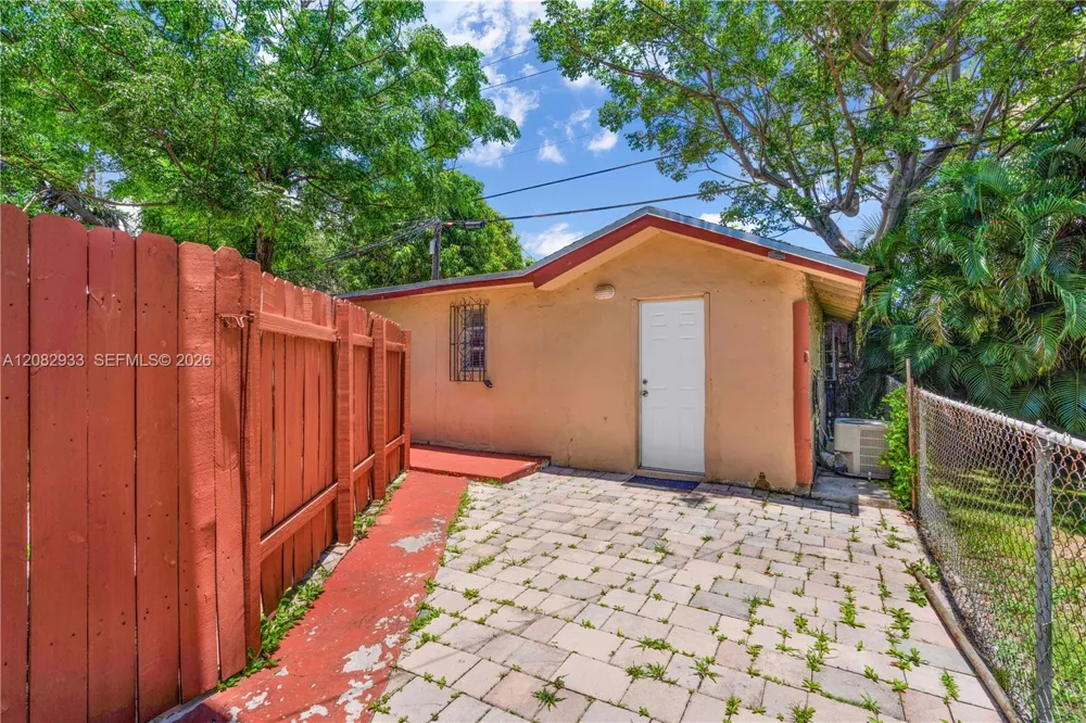 2145 SW 7th St #3 Miami, FL 33135